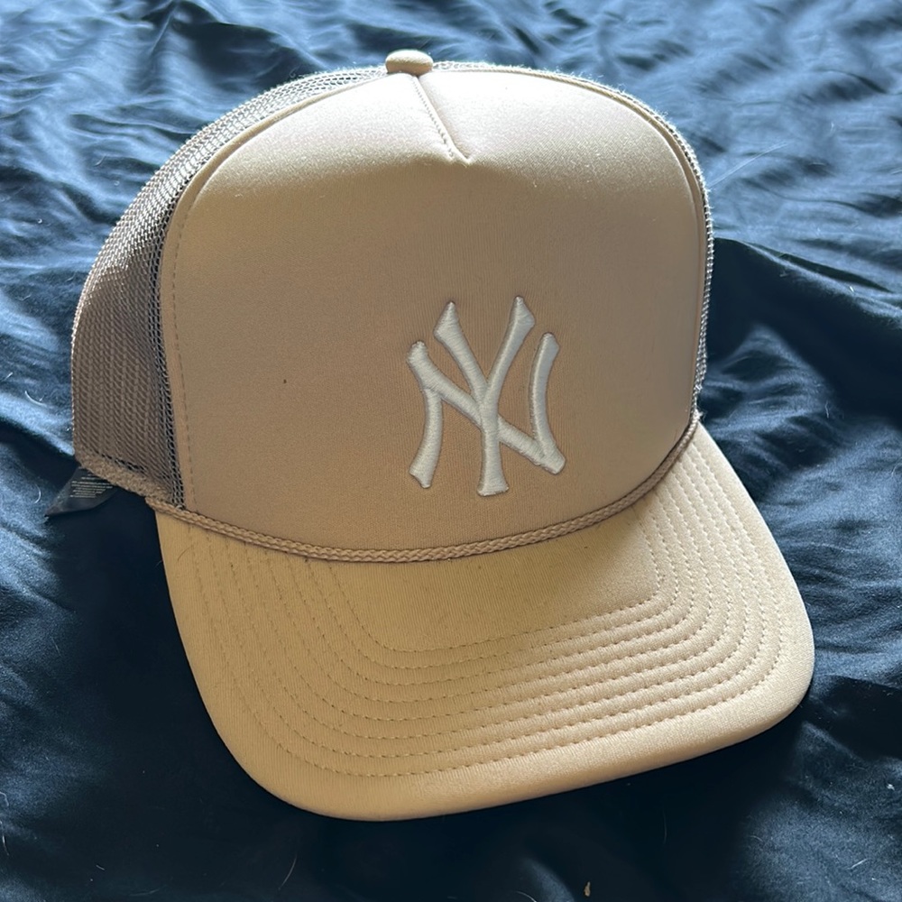 NY Strap back hat